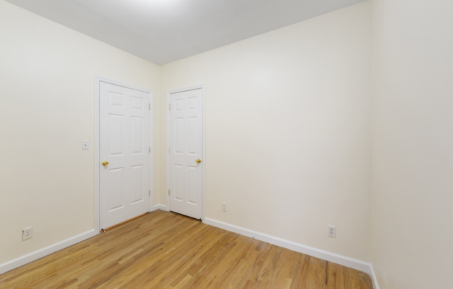 3 beds, 1 bath, $4,250, Unit 7