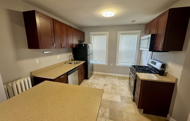 2 beds, 1 bath, 800 sqft, $2,400, Unit 2