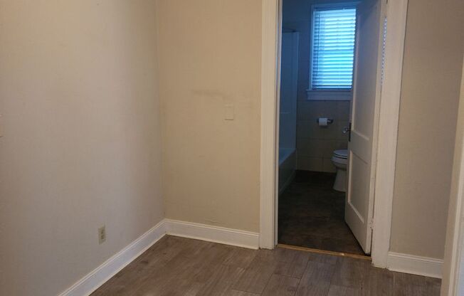 2 beds, 1 bath, $1,095