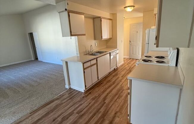 2 beds, 2 baths, 1,100 sqft, $1,525, Unit 183-114