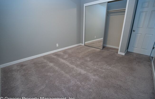 2 beds, 1 bath, 1,050 sqft, $2,600