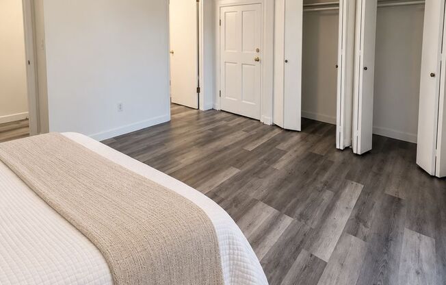 2 beds, 1 bath, 940 sqft, $1,350, Unit 37