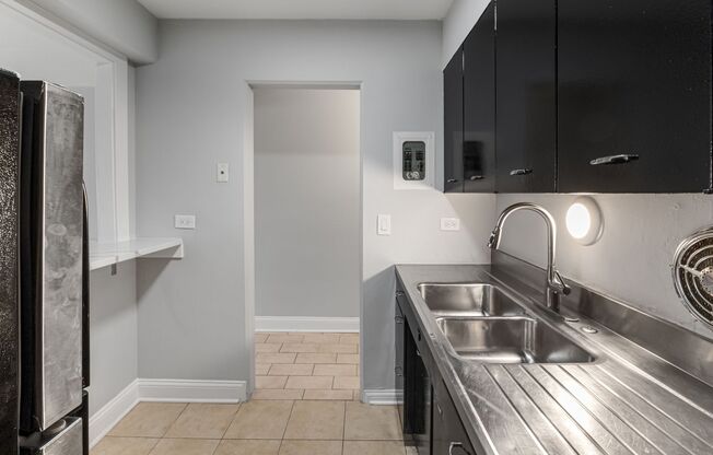 Studio, 1 bath, 359 sqft, $1,400, Unit 4F