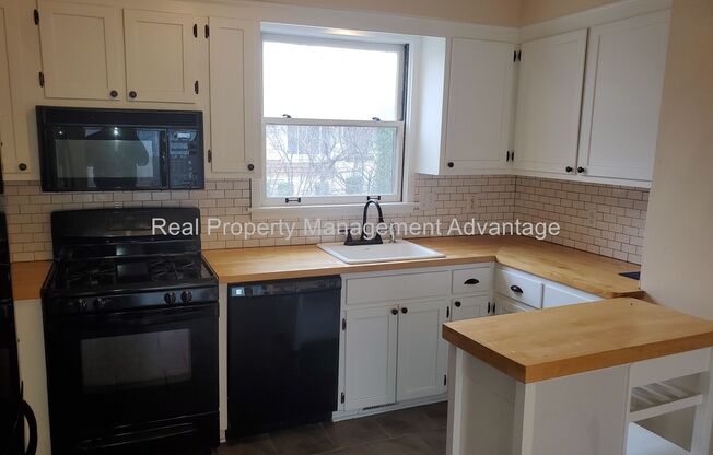 Craftsman Style, Modern Amenities Steps from Main St.