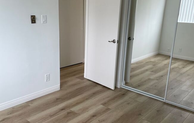 1 bed, 1 bath, 700 sqft, $1,895, Unit 27