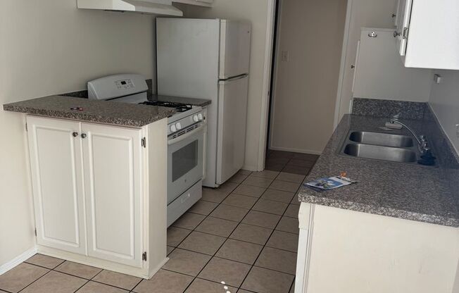 1 bed, 1 bath, 900 sqft, $2,500