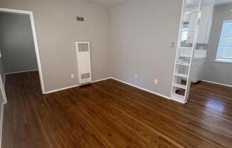 335 S LOS ROBLES AVE