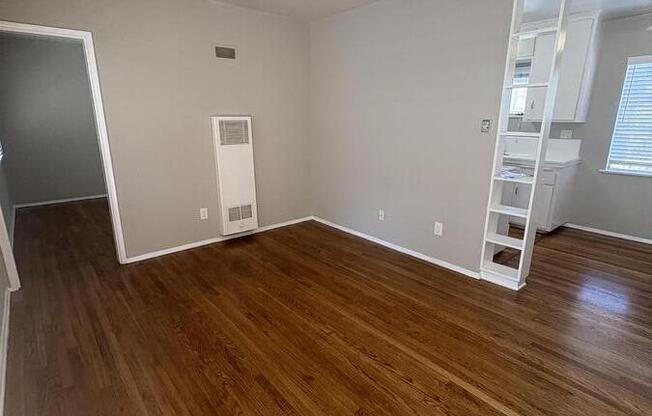 335 S LOS ROBLES AVE