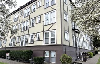 1303 DIVISION AVE