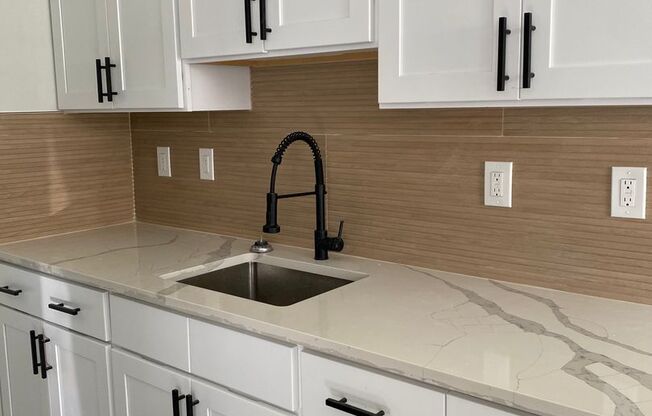 2 beds, 1 bath, $1,900, Unit 206