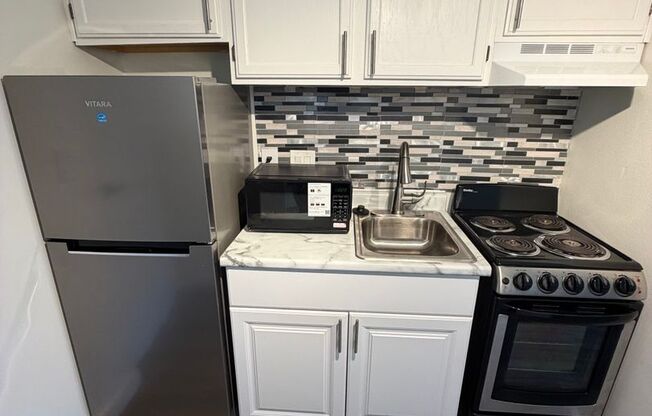 Studio, 1 bath, 400 sqft, $995, Unit 240W