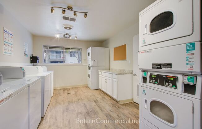 2 beds, 1 bath, 830 sqft, $1,950, Unit 15