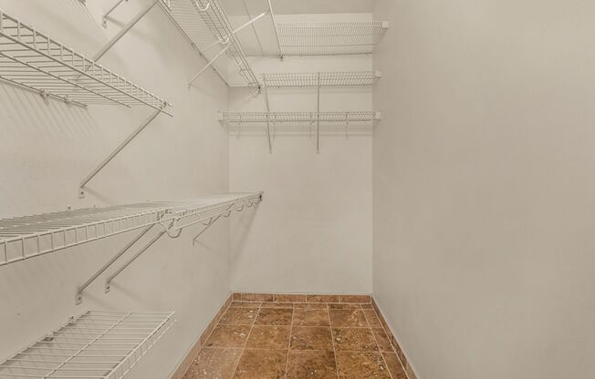 2 beds, 2 baths, $2,100, Unit # 523