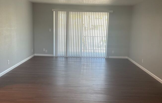 2 beds, 1 bath, 900 sqft, $1,300