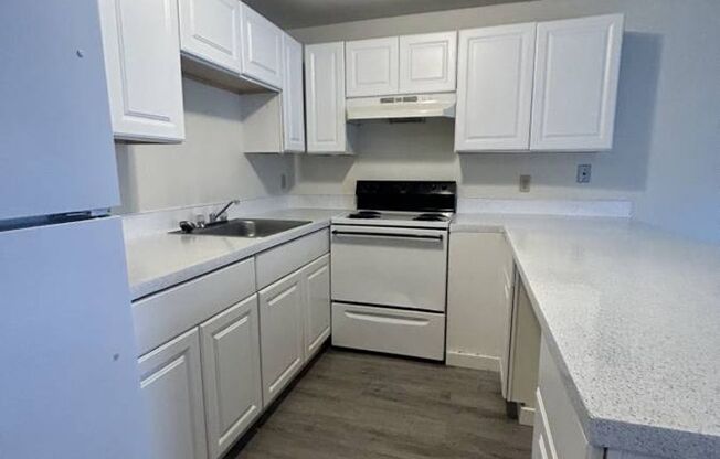 1 bed, 1 bath, 576 sqft, $1,195, Unit 24