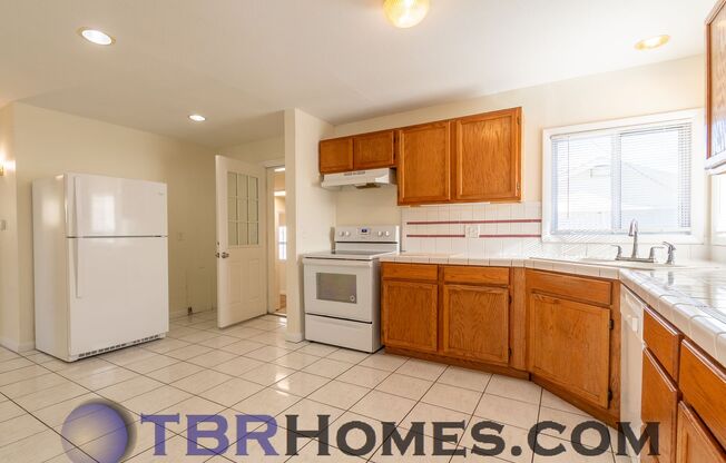 3 beds, 1 bath, $2,100