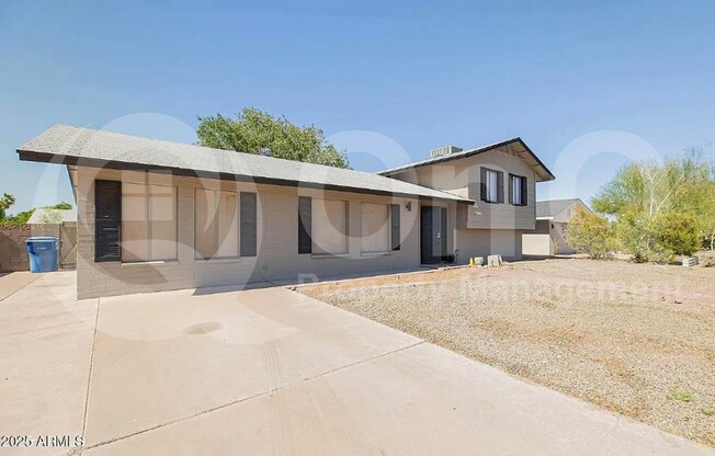 1646 E HERMOSA DR