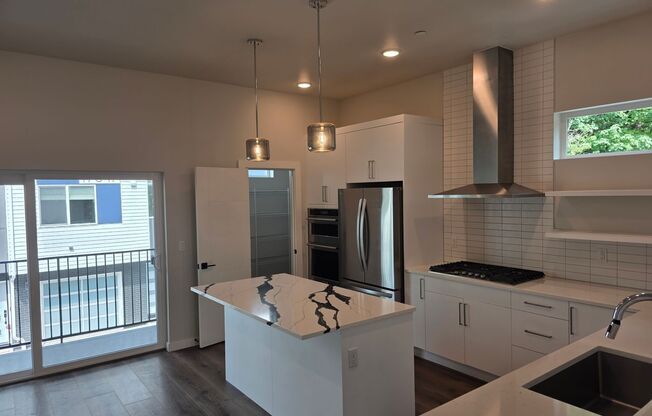 Beautiful New Townhouse 4BD Bothell