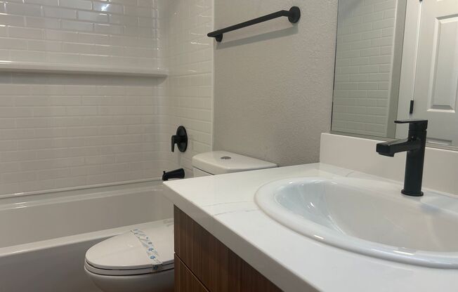 2 beds, 1.5 baths, 866 sqft, $2,800, Unit 801N1