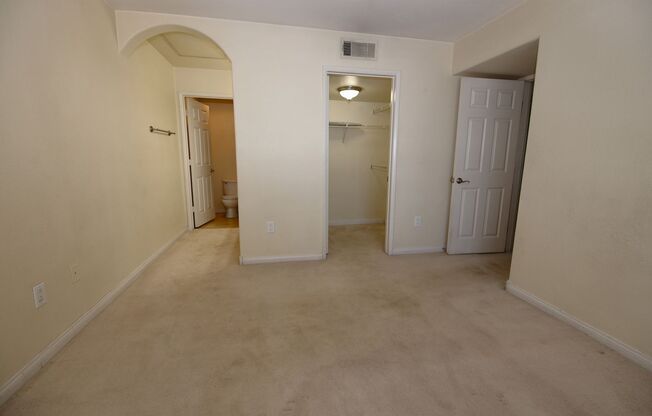 2 beds, 2 baths, $1,350, Unit # 2033