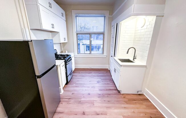 Studio, 1 bath, 180 sqft, $999