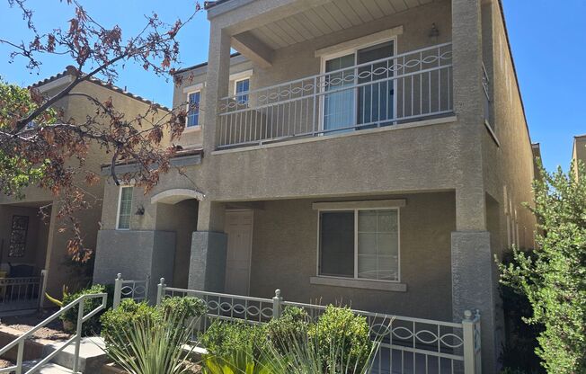 GORGEOUS 2 STORY-3 BEDROOM*CLOSE TO SCHOOLS-SHOPPING CENTERS*COMMUNITY POOL*