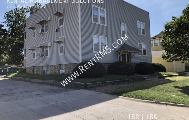 715 SW 11 ST