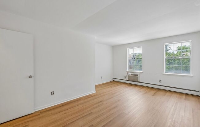 3 beds, 2 baths, 1,209 sqft, $2,330, Unit 115