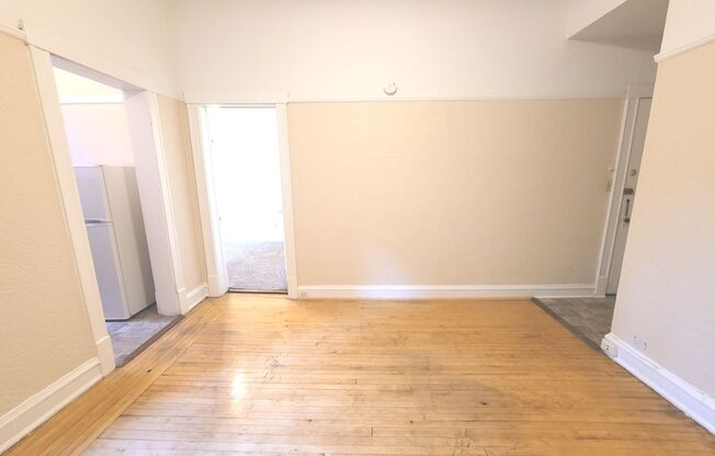 1 bed, 1 bath, $995, Unit 7