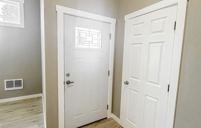 3 beds, 1 bath, 1,000 sqft, $1,975, Unit L1