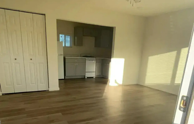 1707 E APACHE BLVD