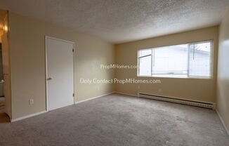 2 beds, 1 bath, $1,499, Unit 6851 N Fessenden Street Unit 4