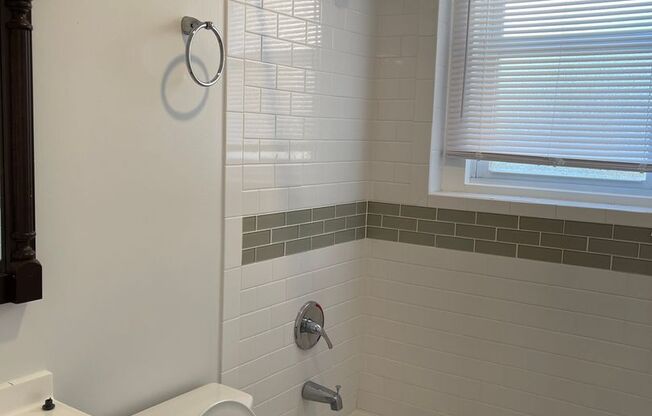 2 beds, 1 bath, 600 sqft, $1,395, Unit 3J