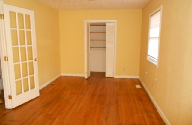 2 beds, 1 bath, $895