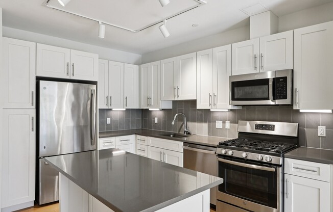 3 beds, 2 baths, 1,213 sqft, $5,450, Unit 224