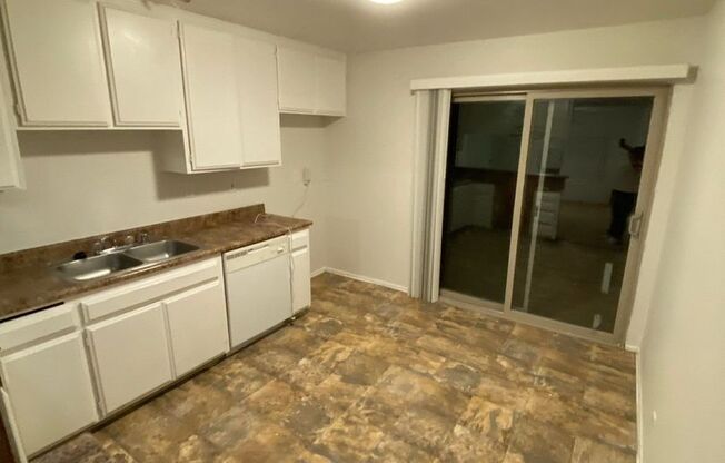 2 beds, 1 bath, $1,495, Unit B