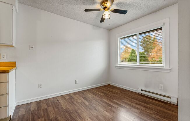 2 beds, 1 bath, 864 sqft, $1,349, Unit #10