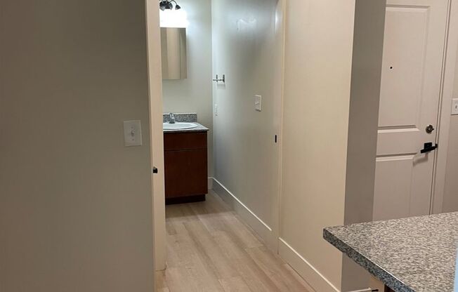 1 bed, 1 bath, 695 sqft, $1,299, Unit 07-01