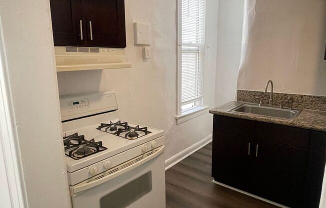 Studio, 1 bath, 575 sqft, $1,295, Unit 204