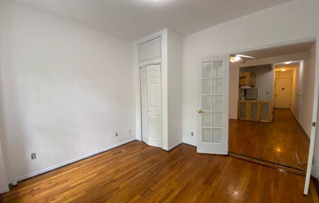 2 beds, 1 bath, $3,250, Unit 4