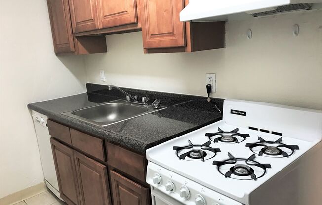 2 beds, 1 bath, $1,695, Unit 1