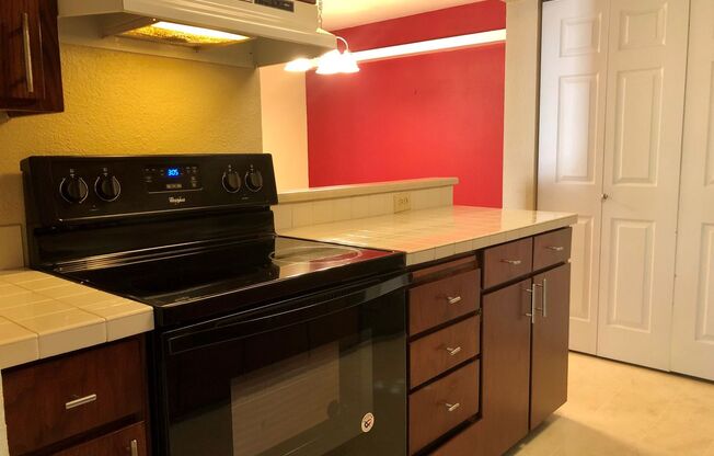 Updated 2 Bedroom Condo in Prime Redmond Location!