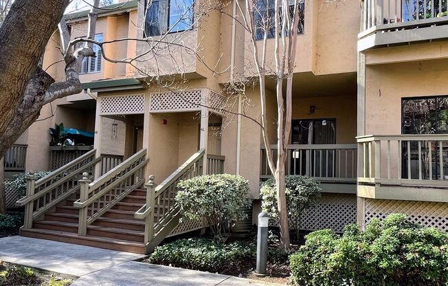 2BD/2.5BA - Charming Townhome with Luxurious Amenities in Santa Clara