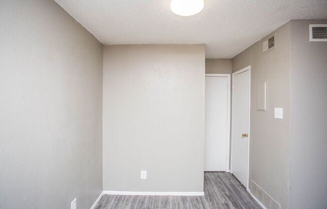 2 beds, 1.5 baths, 955 sqft, $900
