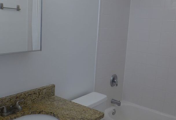 2 beds, 1 bath, 800 sqft, $1,950, Unit 801