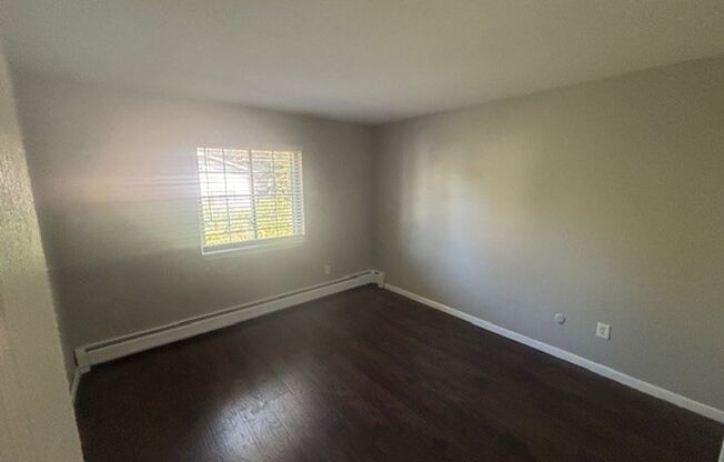 1 bed, 1 bath, 650 sqft, $1,050, Unit 27-104