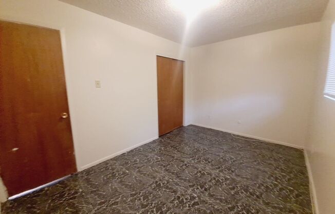 2 beds, 1 bath, 800 sqft, $1,090