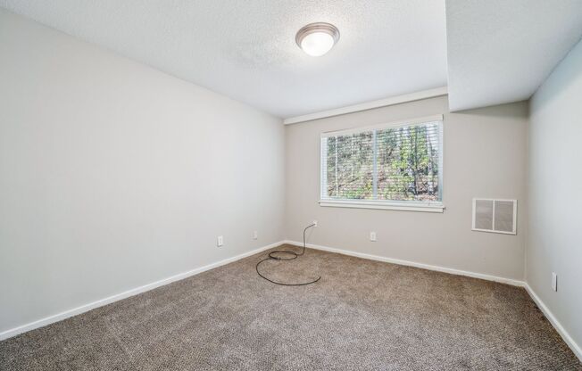 3 beds, 2 baths, 1,400 sqft, $1,425, Unit 736-C