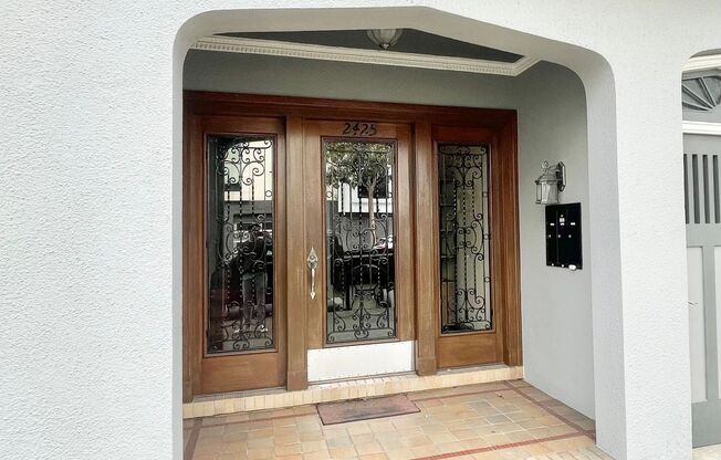 3BR/2BA Renovated! Charm Galore! Cow Hollow! Laundry! Private Roof Deck! Parking!  Rent Controlled! PROGRESSIVE