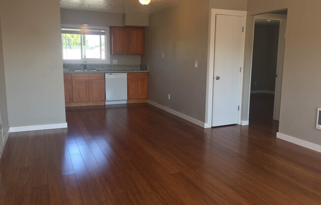 2 beds, 1 bath, $1,895, Unit 518